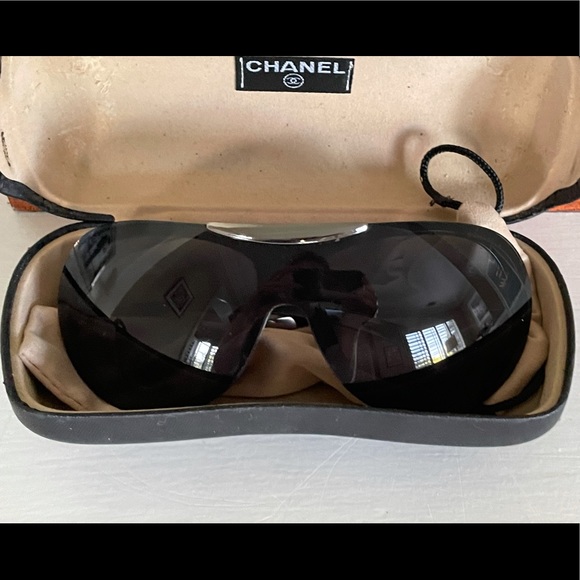 CHANEL Accessories - Chanel rimless aviators very good condition